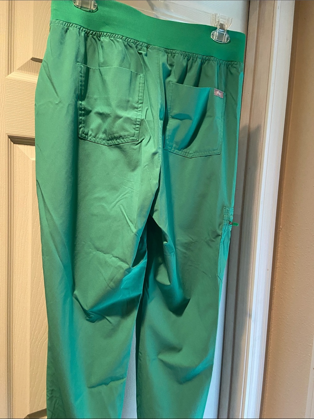 Figs Women's Scrub Set in Safety Green top small bottoms medium - Picture 10 of 12